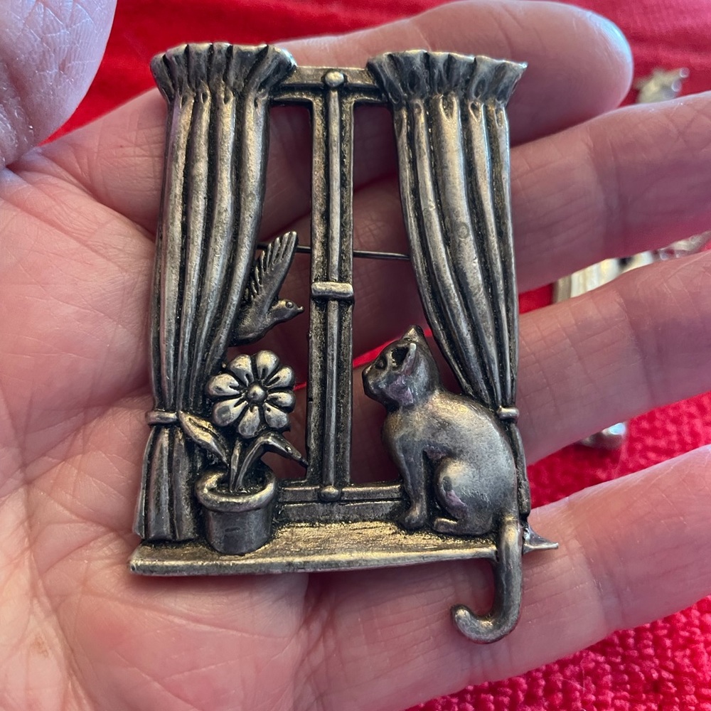 Brooches - Picture 2 of 6